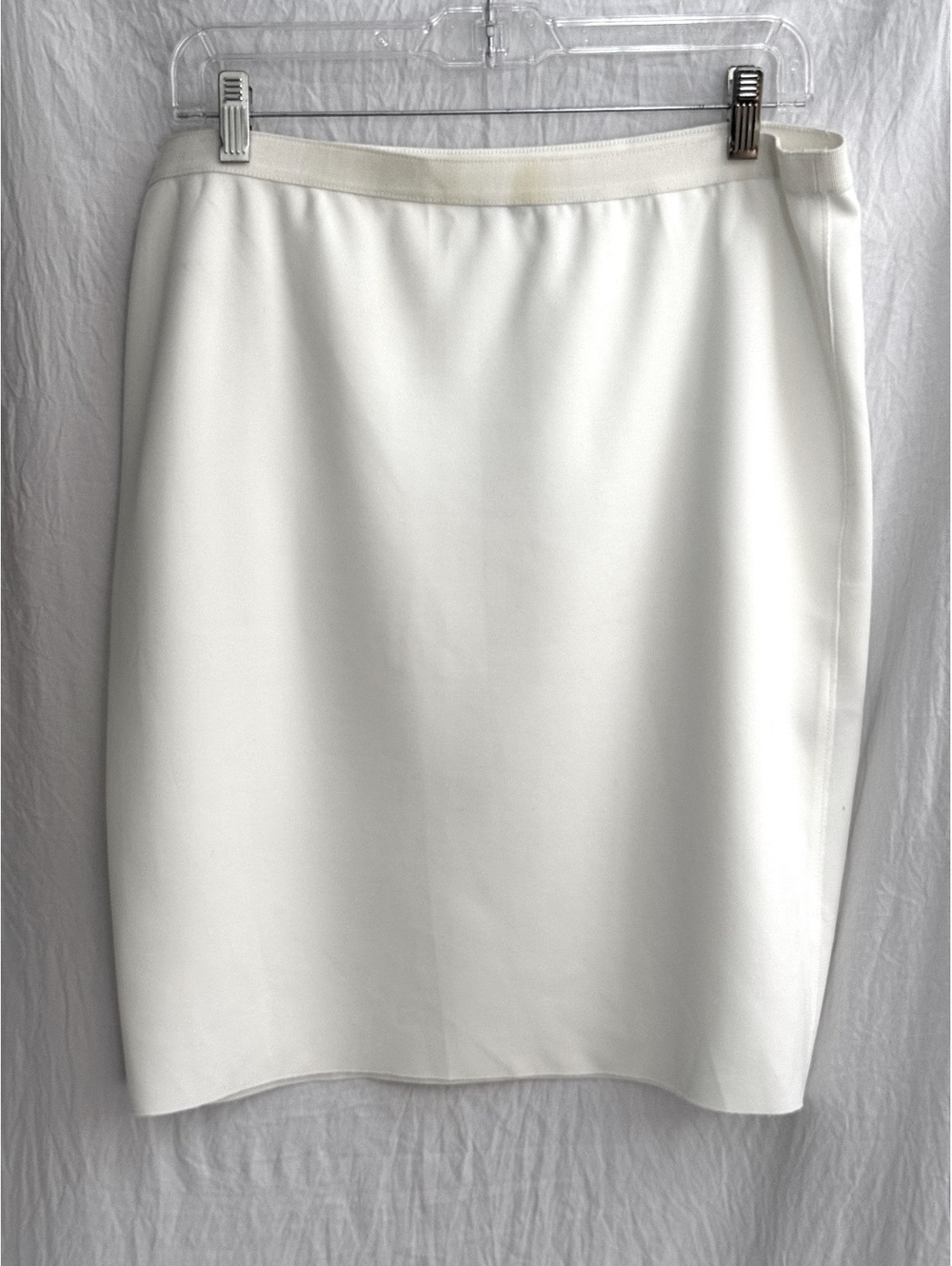 🆕LISTING🆕 Elie Tahari white stretch skirt